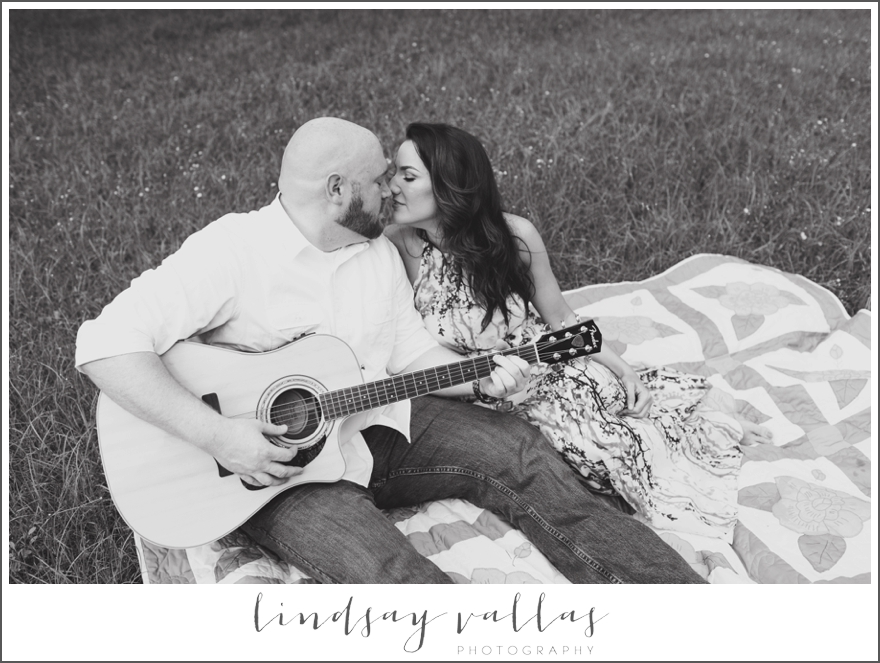 Karyn & Phillip Engagement - Mississippi Wedding Photographer Lindsay Vallas Photography_0006