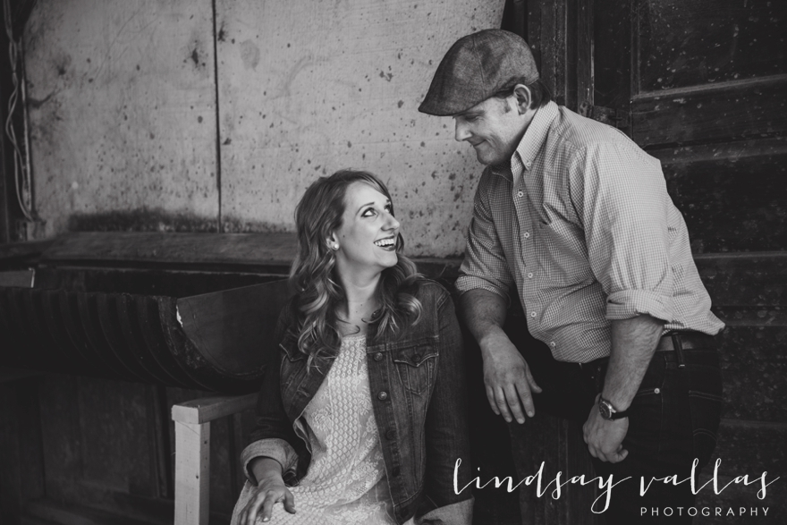Mandy & Brian Engagement - Mississippi Wedding Photographer - Lindsay Vallas Photography_0008