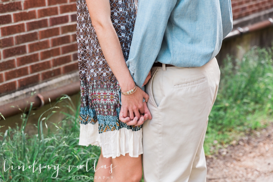 Kaley & Kaleb Engagement - Mississippi Wedding Photographer - Lindsay Vallas Photography_0024