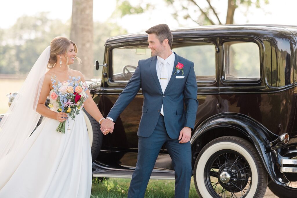 Bride & Groom Portrait, Bellawood Venue located in Florence, MS, Lindsay Ott Photography